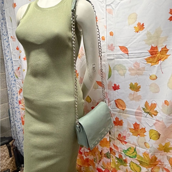 LONGCHAMP
Paris Rocks Lambskin Chain Crossbody Menthol - Picture 14 of 16